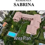 Mit Garten Und Pool In *