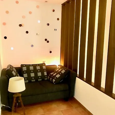 Mit Garten Und Pool In