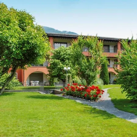 Apartment Mit Garten Und Pool In *
