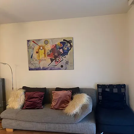 Mit Garten Und Pool In Apartment