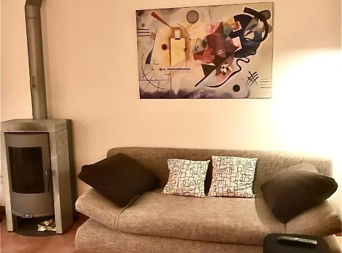 Mit Garten Und Pool In *