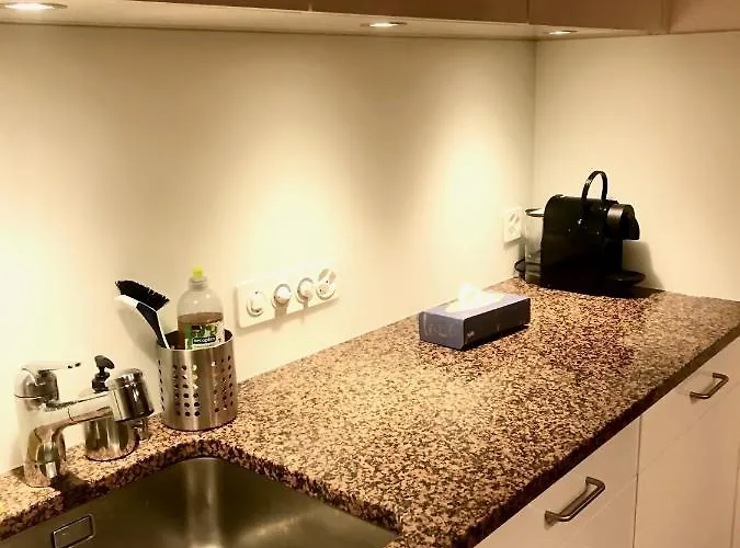 Mit Garten Und Pool In *