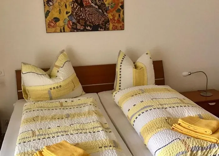 Mit Garten Und Pool In Apartament Ascona