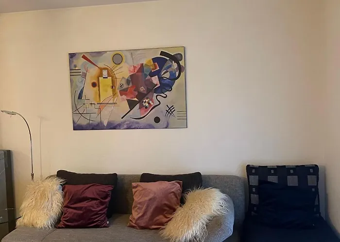 Mit Garten Und Pool In Apartament