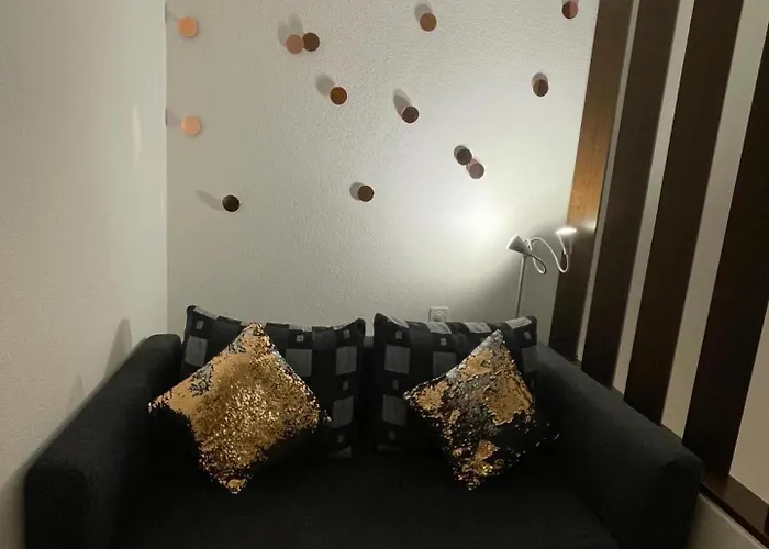 Mit Garten Und Pool In *