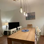 Mit Garten Und Pool In Apartment *