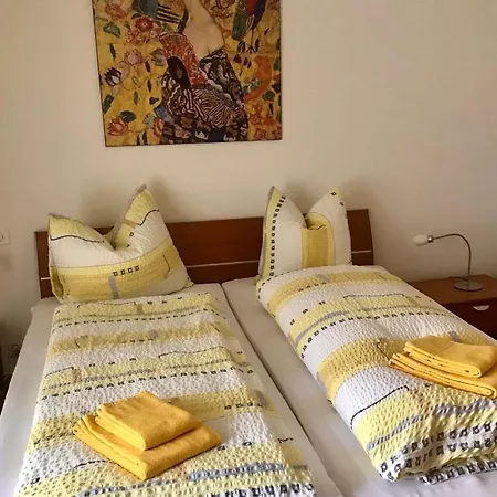 Mit Garten Und Pool In Apartament Ascona