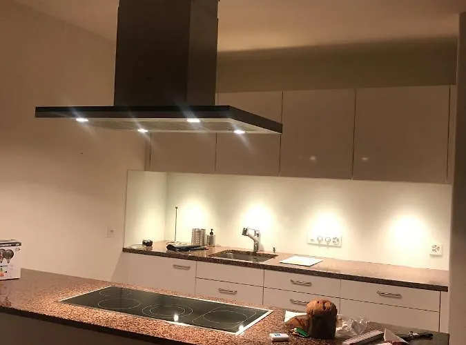 Mit Garten Und Pool In