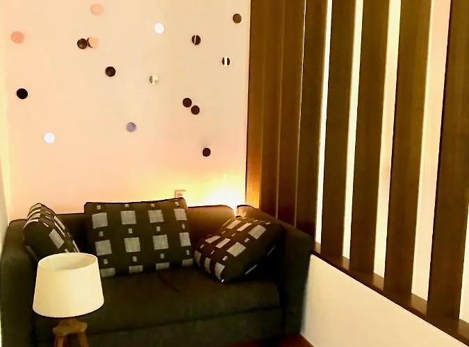 Mit Garten Und Pool In