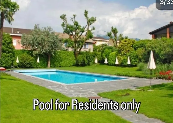 Mit Garten Und Pool In